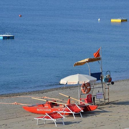 דירות Savona Magnifico Sole Mare 150 M Wifi Climatcontrol מראה חיצוני תמונה
