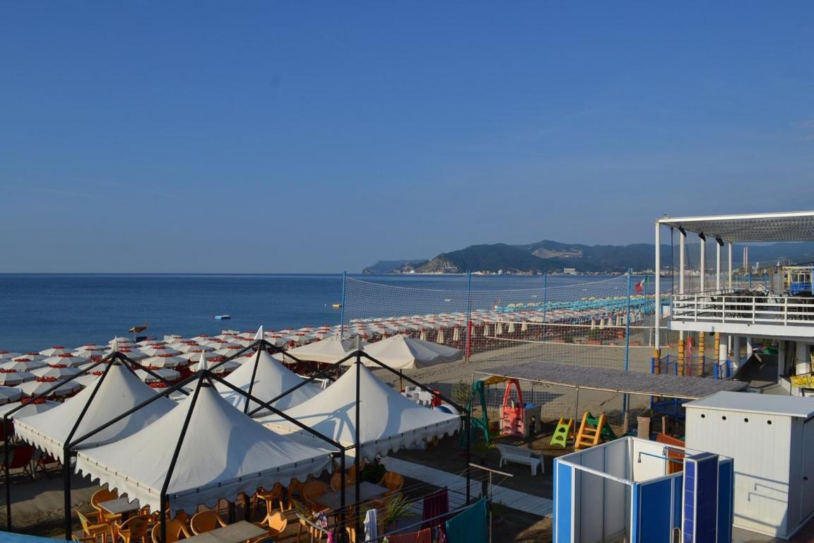 דירות Savona Magnifico Sole Mare 150 M Wifi Climatcontrol מראה חיצוני תמונה